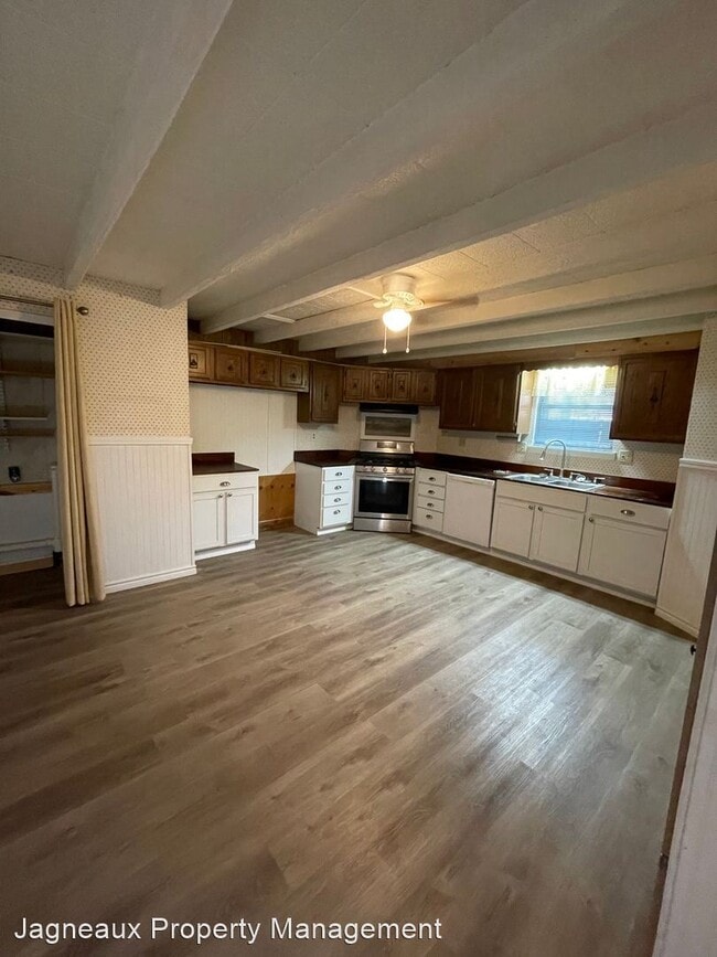 Building Photo - 3 br, 2 bath House - 2020 13th St