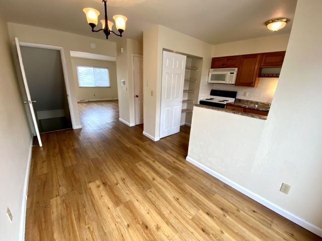Kitchen - 1150 University Dr