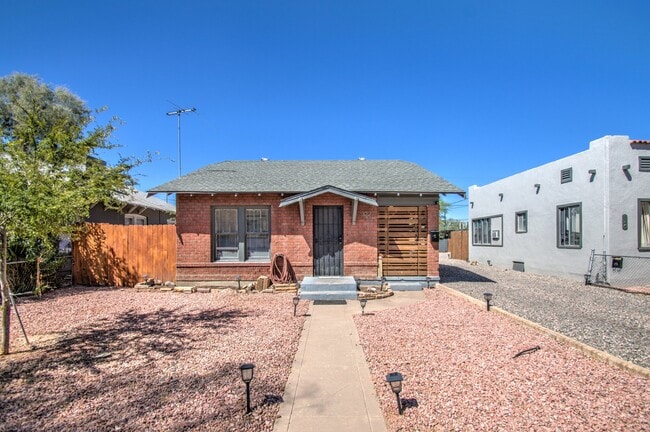 Building Photo - 322 N 12th St