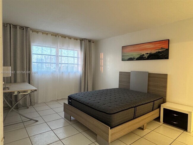 Foto del edificio - 2200 E Hallandale Beach Blvd