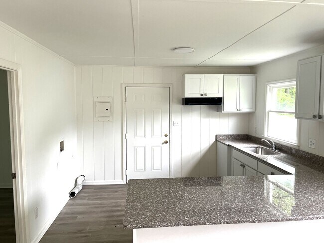 Foto del edificio - Remodeled Two Bedroom House for Rent in La...