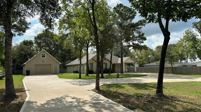 Building Photo - 25221 Armagh Rd