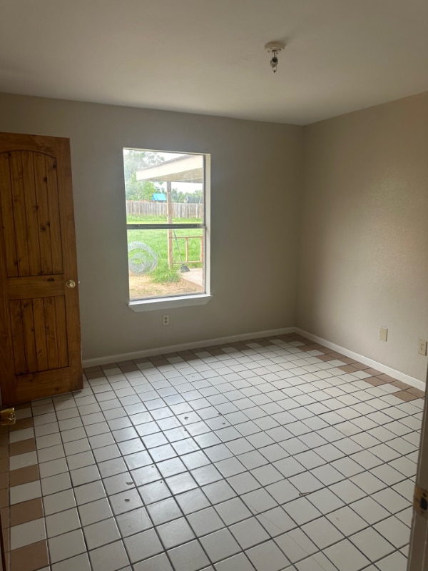 Building Photo - 531 Woodland Dr
