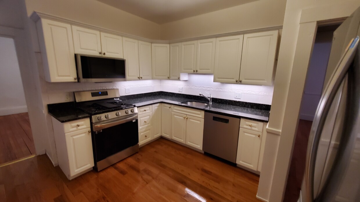 Foto principal - 53 Putnam Ave