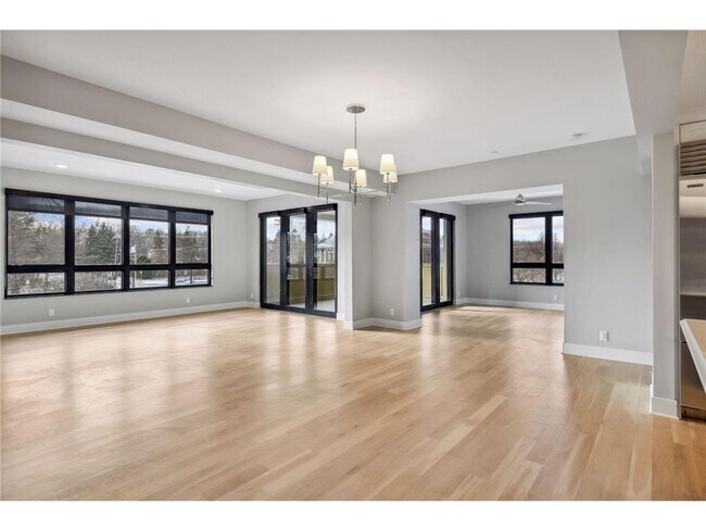 Foto del edificio - 222 Ferndale Rd S