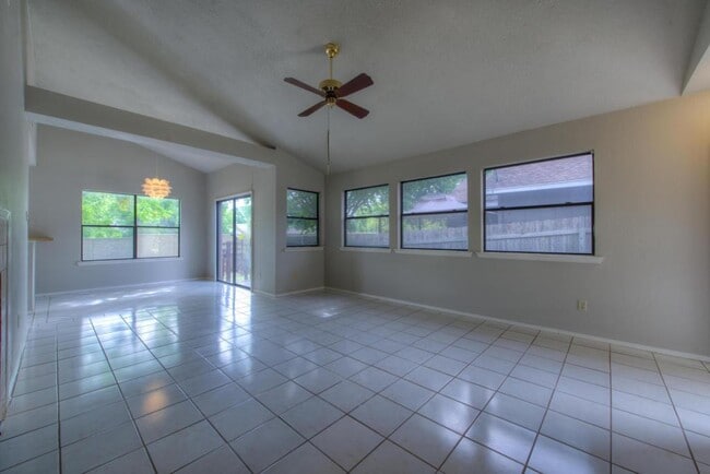 Foto del edificio - 14551 Robert I Walker Blvd