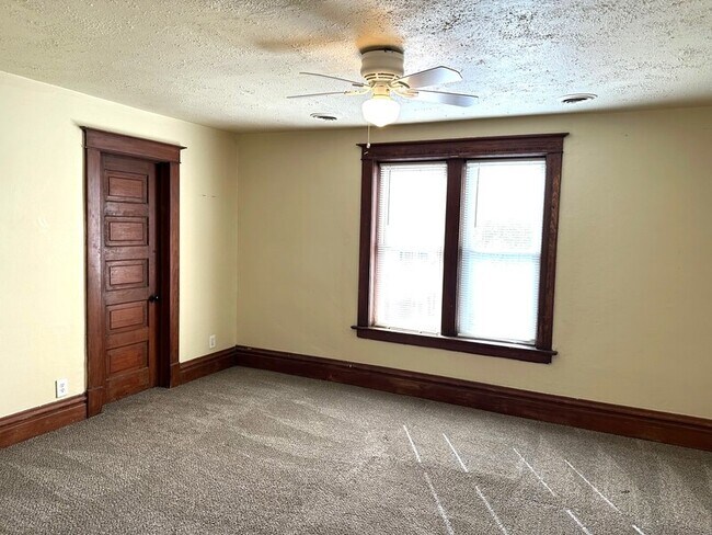 Building Photo - 321 N Main St Apt 3