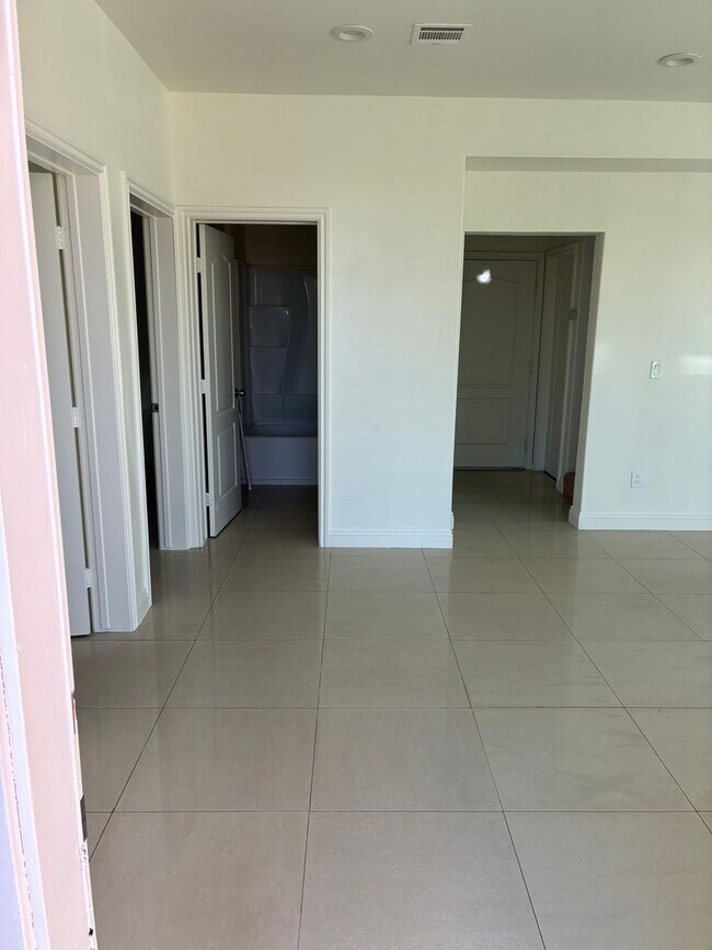 Foto del edificio - 9619Long