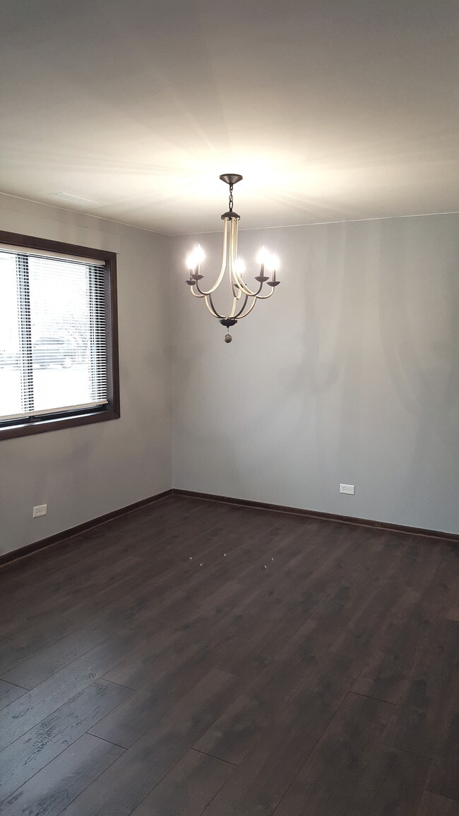 Foto del edificio - 10417 Mansfield Ave