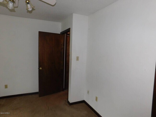 Building Photo - 163 Bayberry Rd
