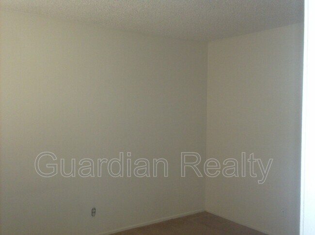 Foto del edificio - 2209 Tall Pine Dr