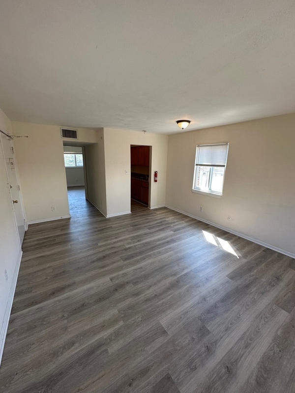 Building Photo - 1063 W 48th St