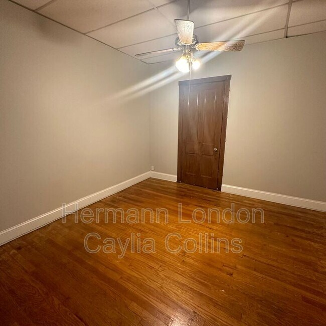 Foto del edificio - 4642 Farlin Ave