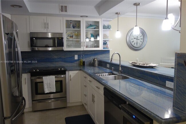 Foto del edificio - 5701 Collins Ave