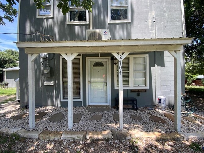 Building Photo - 2704 Palomino Dr