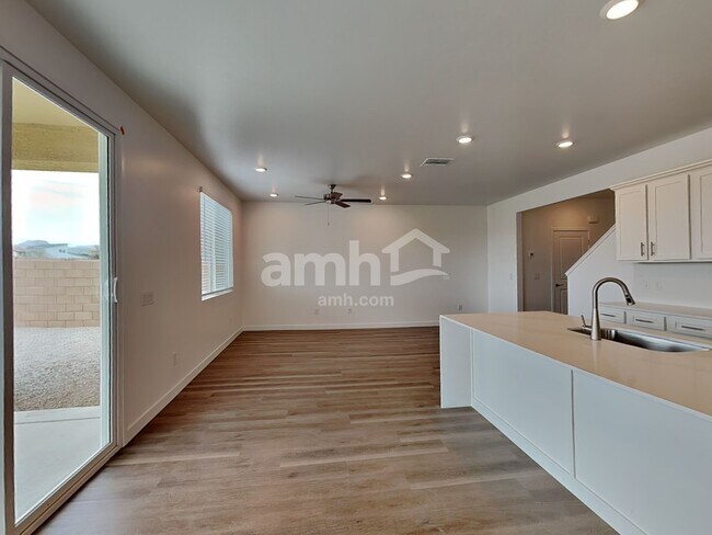 Building Photo - 6216 W Calle Lingo