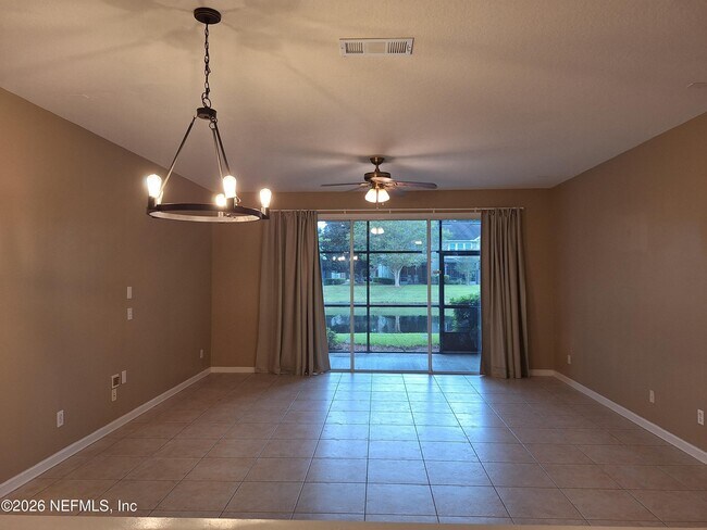 Foto del edificio - 7540 Red Crane Ln