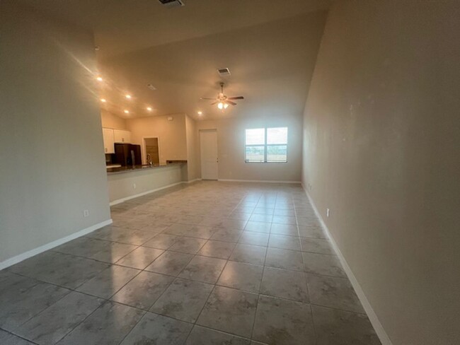 Building Photo - For Rent: Beautiful 4-Bedroom, 2-Bathroom ...