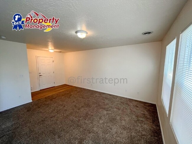 Foto del edificio - 1141 N Dove Ave