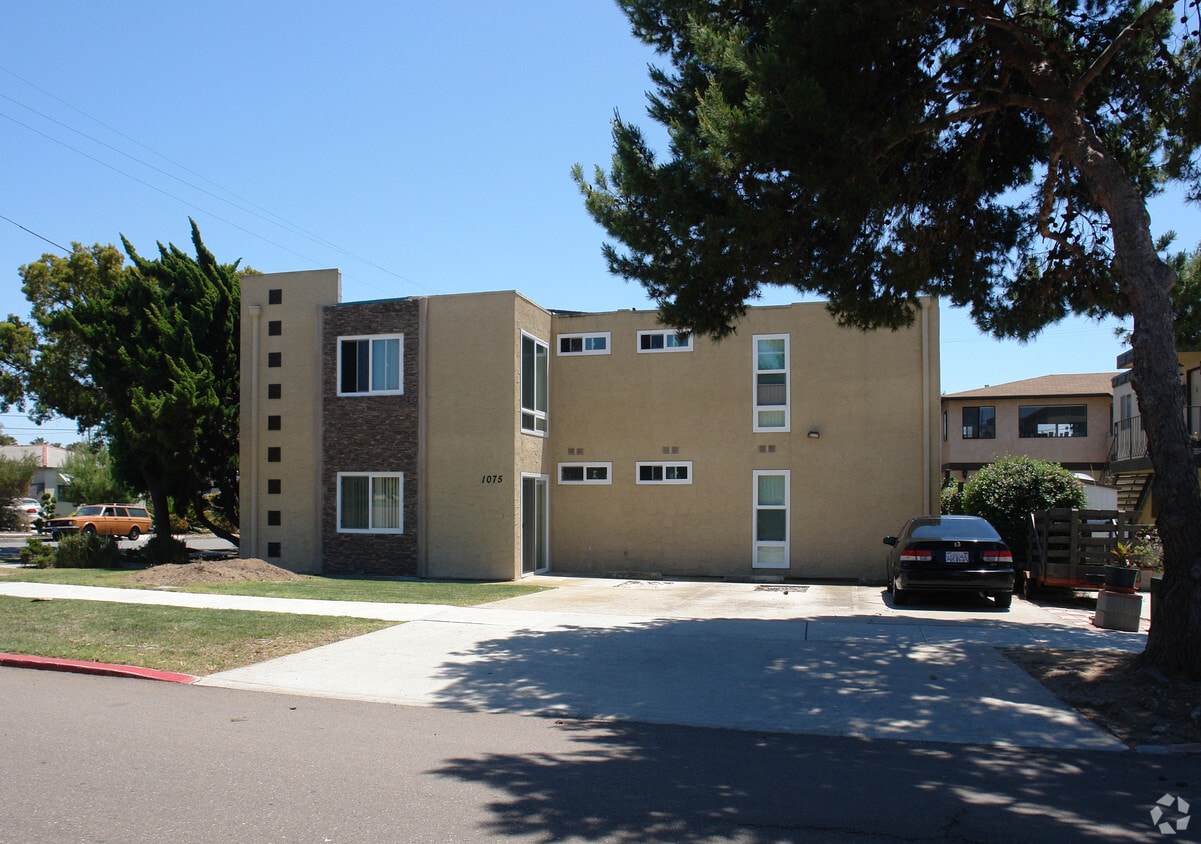 Building Photo - 1075 Chalcedony St