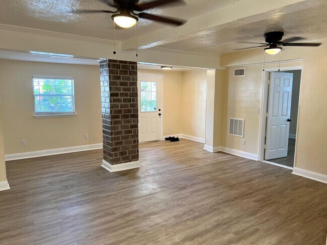 Foto del edificio - 2705 Riverside Ave