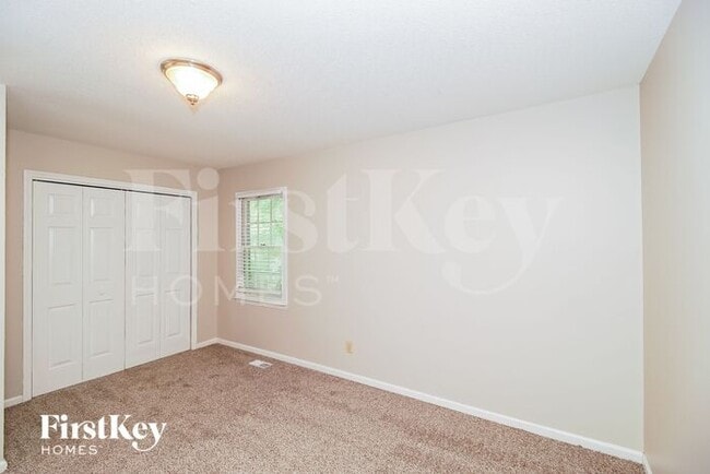 Building Photo - 113 Deertrack Dr