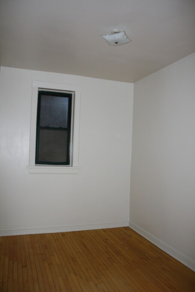 Building Photo - 2457 N Drake Ave