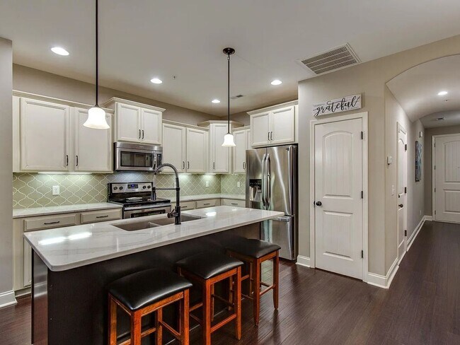 Foto del edificio - 3 Bedroom Townhome in Hendersonville
