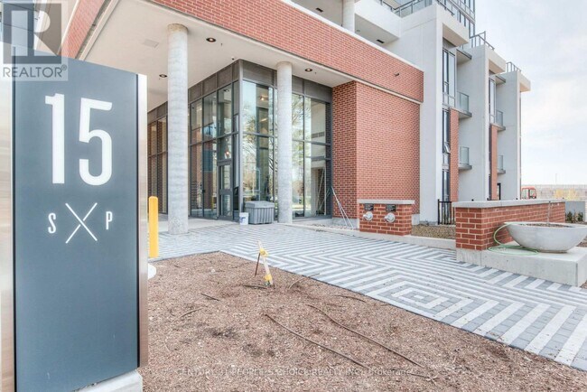 Building Photo - 15 Wellington St S