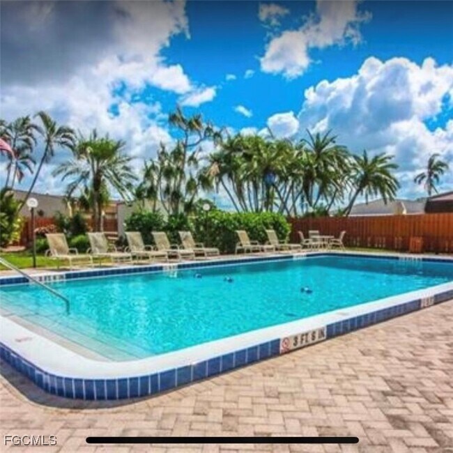 Foto del edificio - 6300 South Pointe Blvd