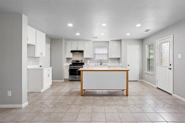 Building Photo - 4806 Quiet Canyon Dr