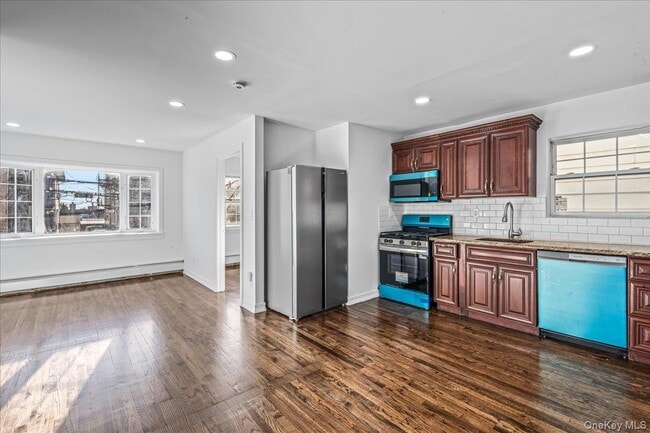 Foto del edificio - 953A E 217th St