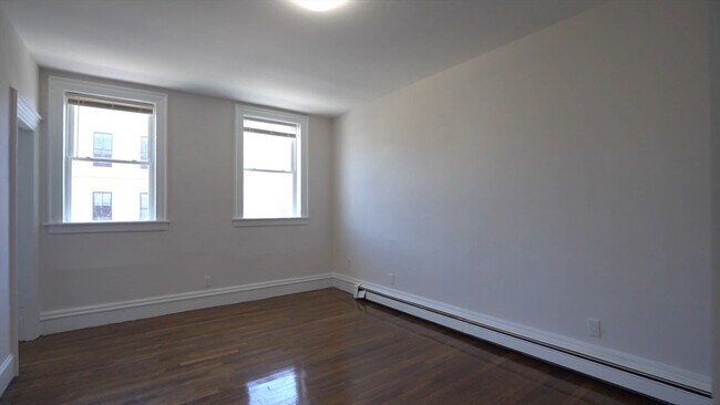 Foto del edificio - 17 Spring Garden St