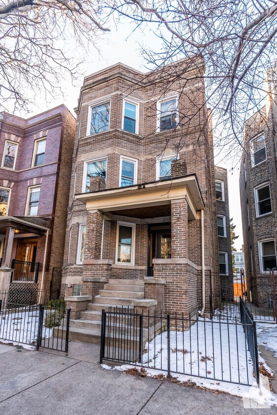 Primary Photo - 3716 N Racine Ave