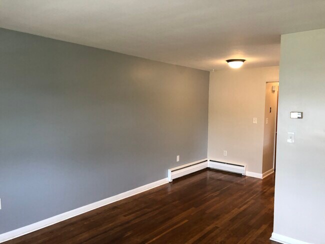 Building Photo - 5663 Mellie Ln