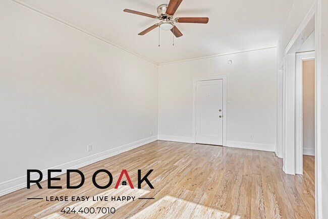 Building Photo - ~LOW DEPOSIT~ Beautiful Studio with Hardwo...