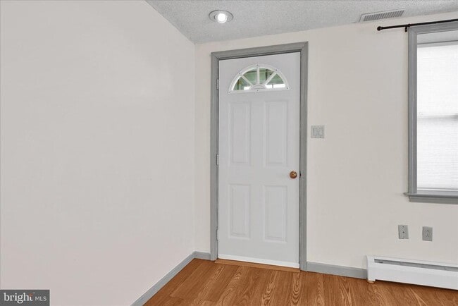 Building Photo - 430 E Main St