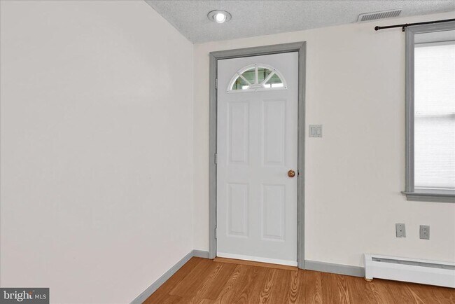 Foto del edificio - 430 E Main St