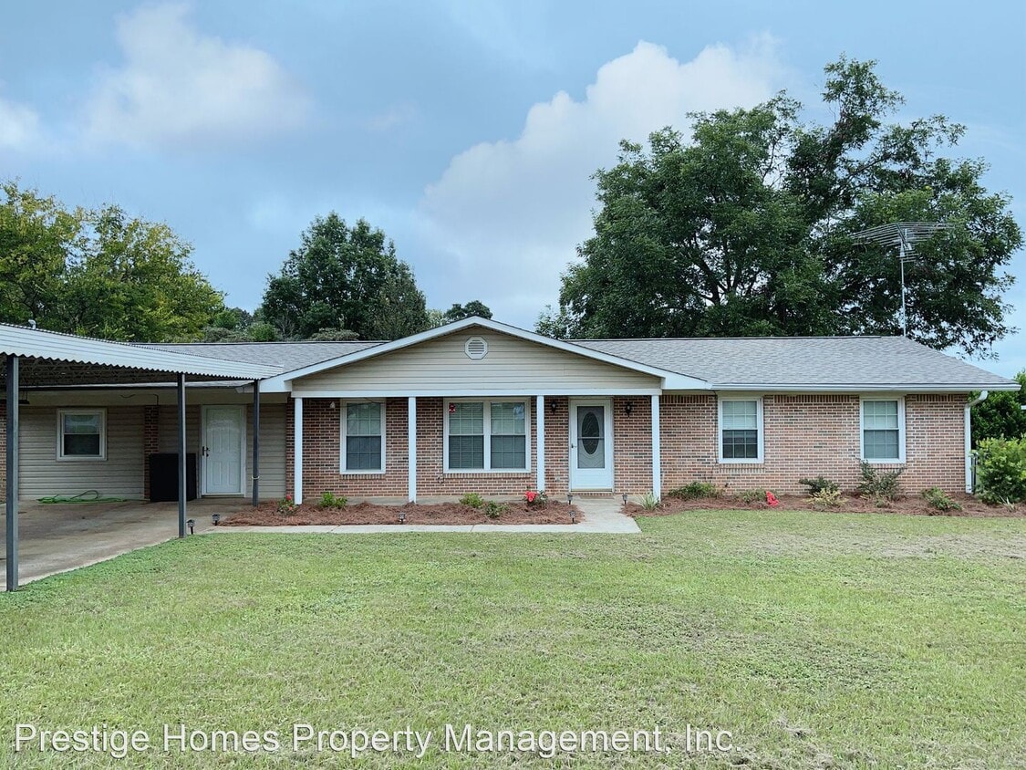 4 br, 3 bath House - 211 Heritage Boulevard