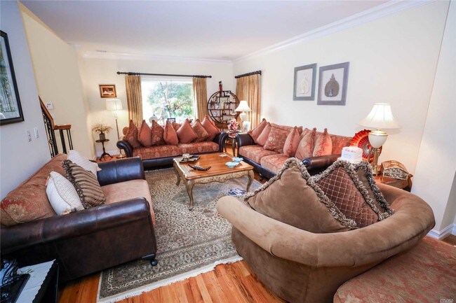 Foto del edificio - 10 Crest Hollow Ct