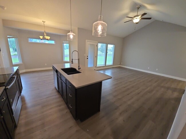 Building Photo - Spacious 5 Bedroom • 3 Bathroom Home in US...