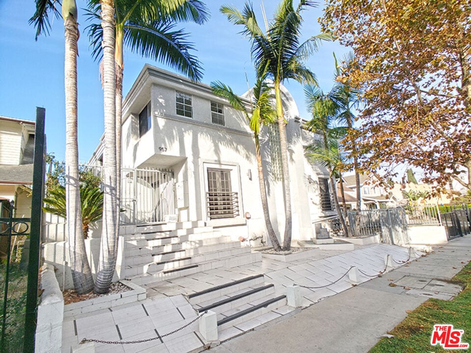 Primary Photo - 957 S Gramercy Dr