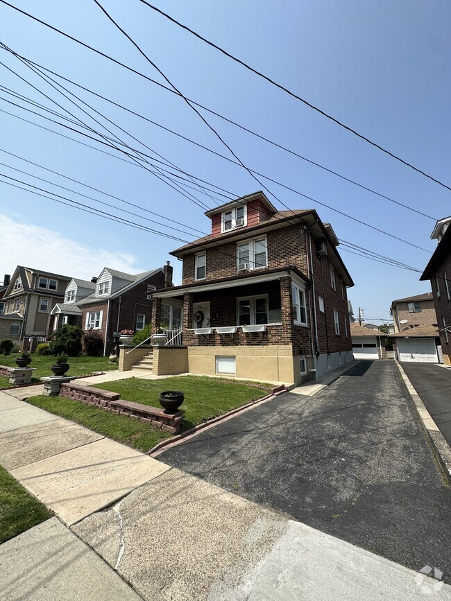 Building Photo - 225 Hudson Pl