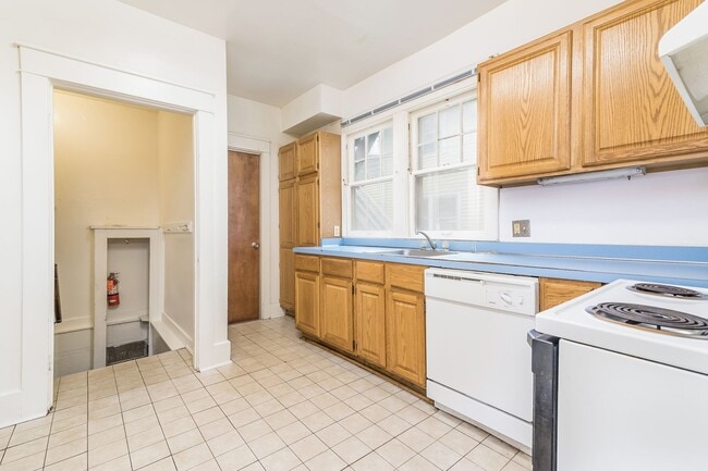 Building Photo - Available for Reservation MAY 2026