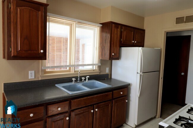 Building Photo - Lovely 3 bed House!