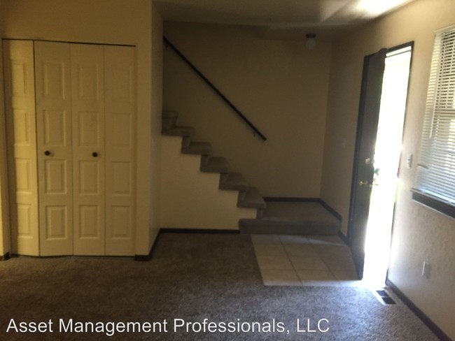 Building Photo - 784-784 Moccasin Trail