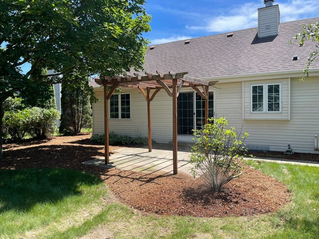 Building Photo - 3 Bed, 2 Bath Home for Rent, Hartland, Arr...