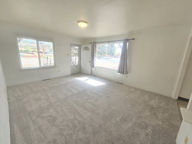 Foto del edificio - 3820 Meadow Ln