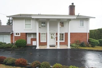 Building Photo - 2090 Westdean Cres