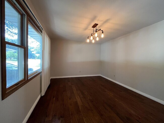Foto del edificio - 852 Burr Oak Dr
